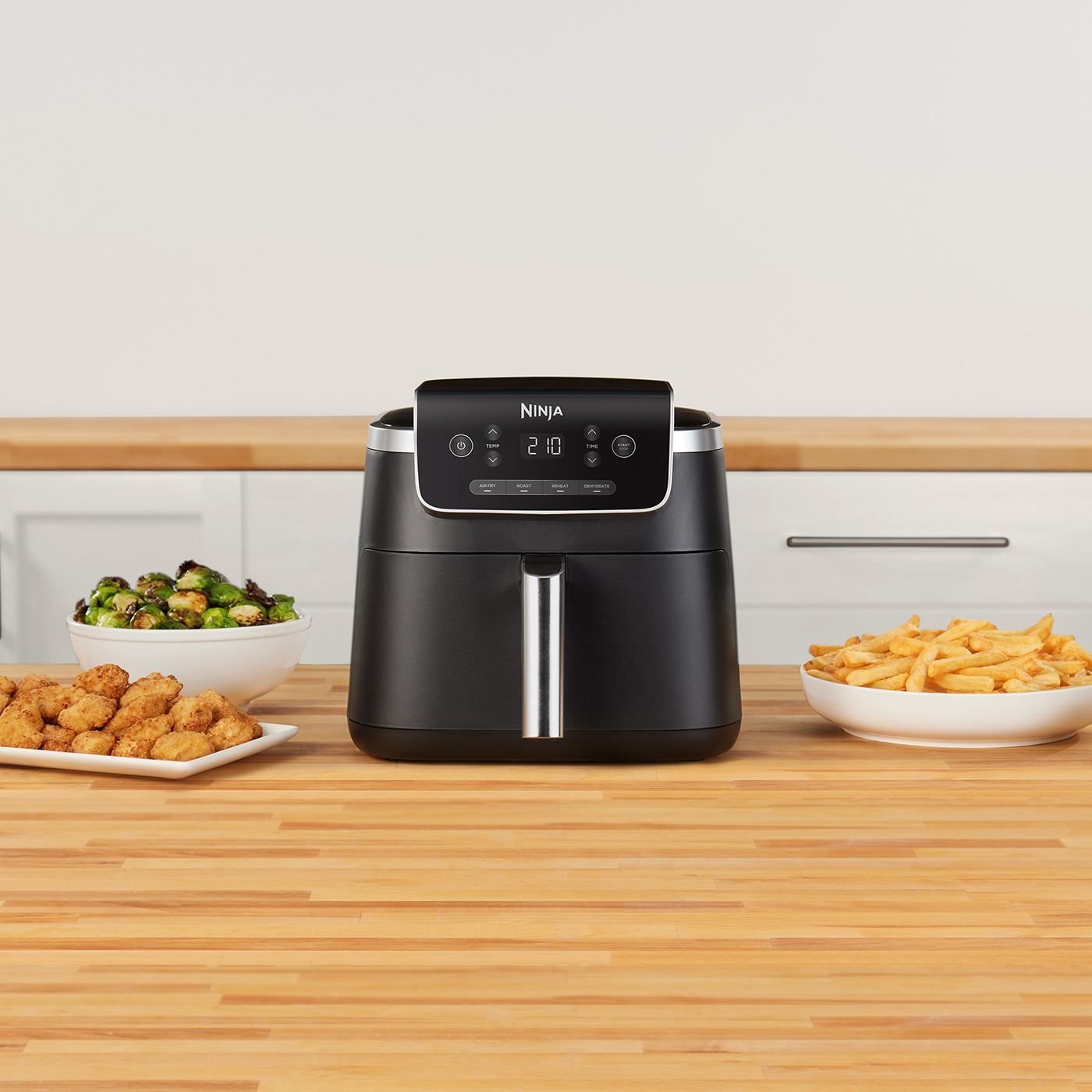 Ninja-AF140UK-InUse-Kitchen-OnIsland-Chicken-Nuggs-Fries-Brussels