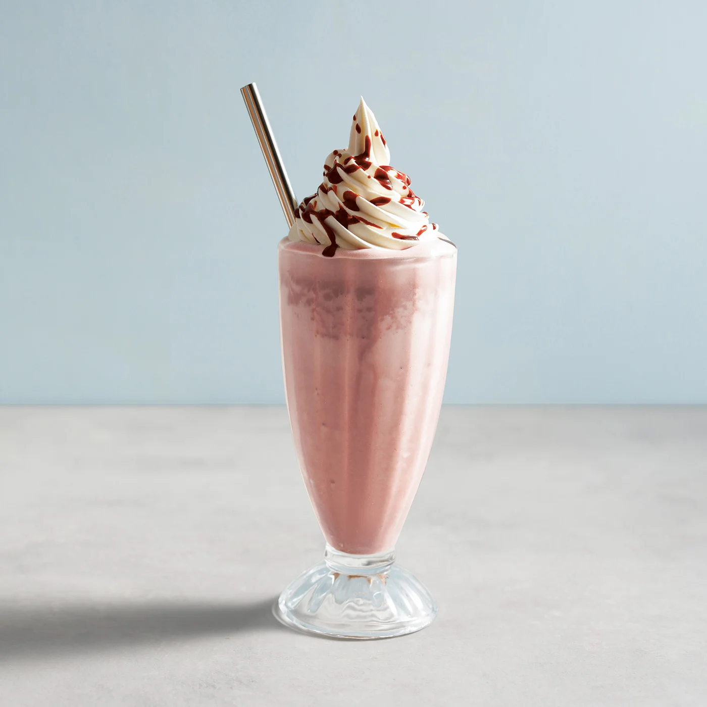 Ninja-R_FS300UK-Series_InUse_OnIsland_ThisToThat_Milkshake_Strawberry